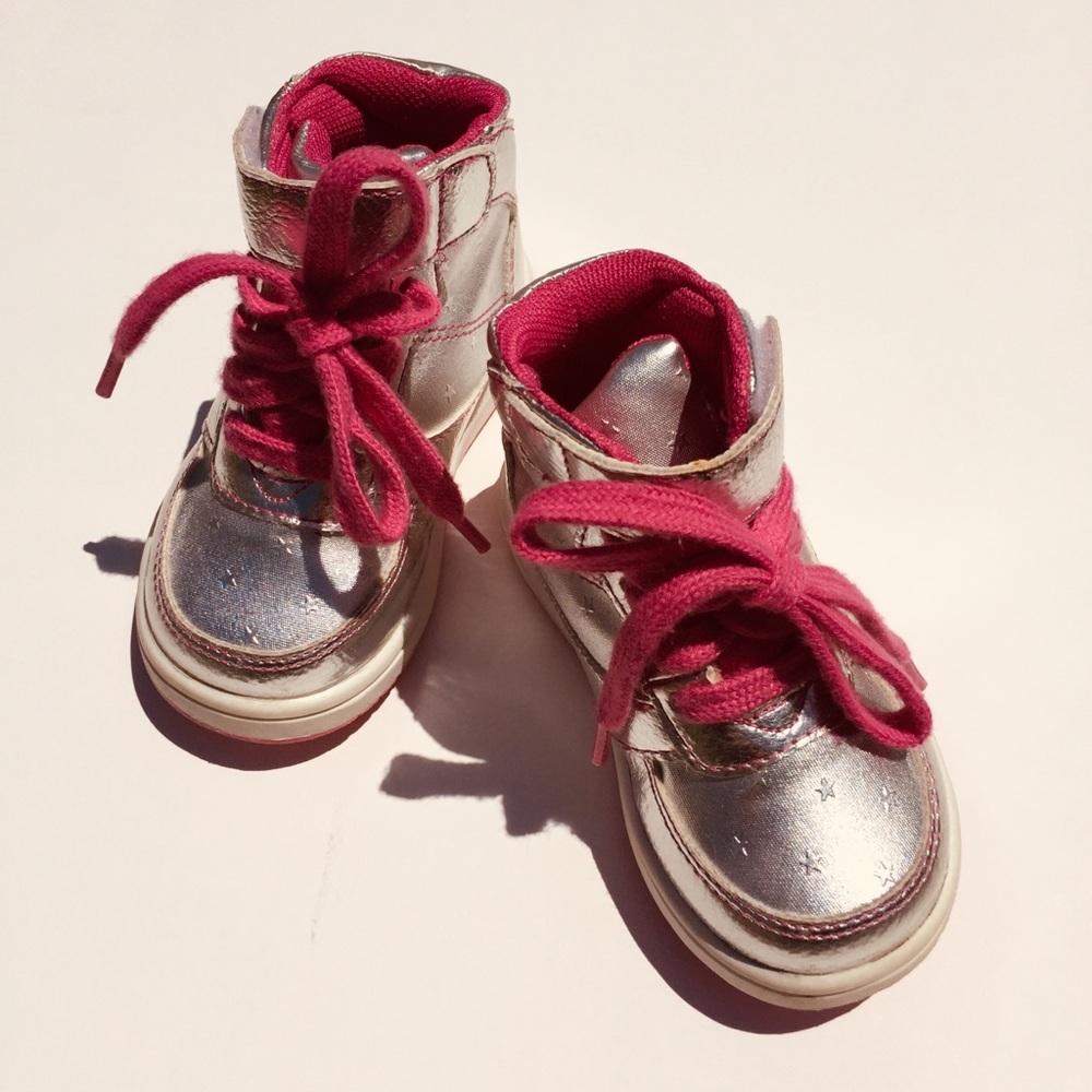 EUC Baby Girls Sz 4 Silver Sneaker Shoe Pink Laces